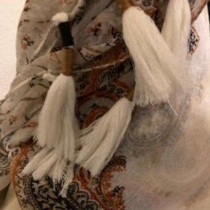 100% polyester scarf with tassels